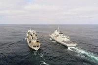 La frégate Alsace se ravitaille auprès du BCR Marne