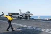 Un chasseur Rafale décolle du Charles de Gaulle