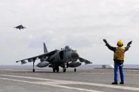 Un Harrier AV-8B+ espagnol se pose sur le pont du Charles de Gaulle