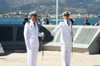 Le capitaine de vaisseau Daniel Faujour fait reconnaître le nouveau commandant