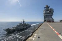 Le BPC Tonnerre et la frégate australienne HMAS Warramunga