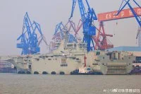 Le premier porte-hélicoptères amphibie de la marine chinoise, Type-075