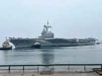Le porte-avions Charles de Gaulle accoste à Malmö en Suède