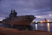 Le porte-hélicoptères Mistral accoste à La Réunion