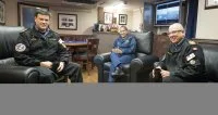 La frégate canadienne NCSM Montréal accueille un capitaine de vaisseau de la marine américaine