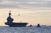 Le porte-avions Charles de Gaulle en rade de Toulon
