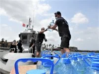 Les marins basés au Sénégal livrent de l’eau potable aux insulaires de Gorée